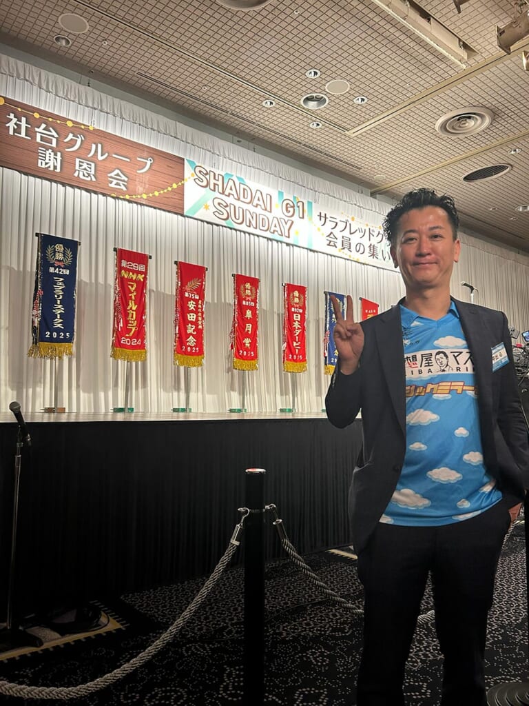 謝恩会の会場前にて