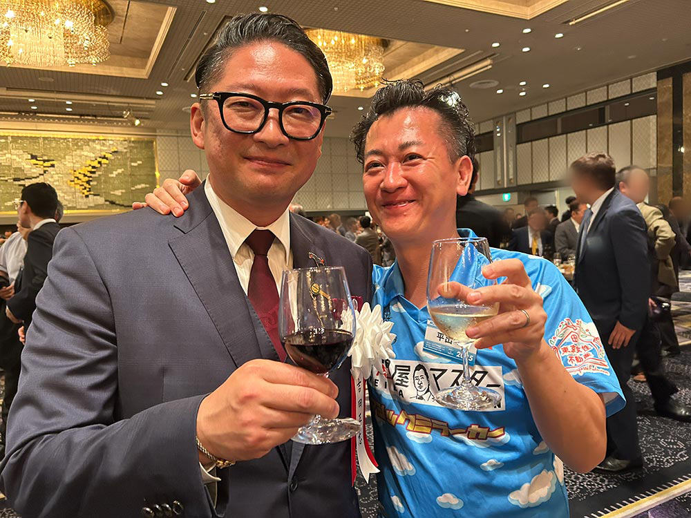 株式会社G1レーシング(一口馬主クラブ法人)吉田正志 代表取締役社長とのツーショット。 追分ファーム マネージャーもされている。